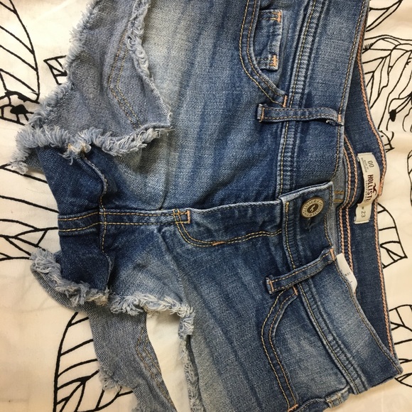 Hollister Short Shorts, 00 W23 Lightly Worn! - Picture 4 of 4